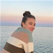 Mathe-Tutorin, die bis zur 10. Klasse (u.U. auch 11. Klasse) unterrichtet